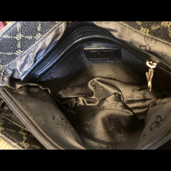 NWOT Rioni signature Miley top buckle Messenger